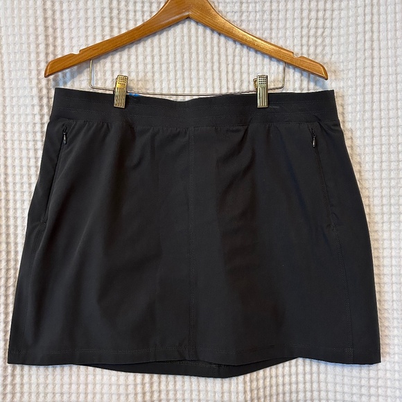 Kuhl Dresses & Skirts - Kuhl NWT Women’s Freeflex Skort  Koal Gray Size Large